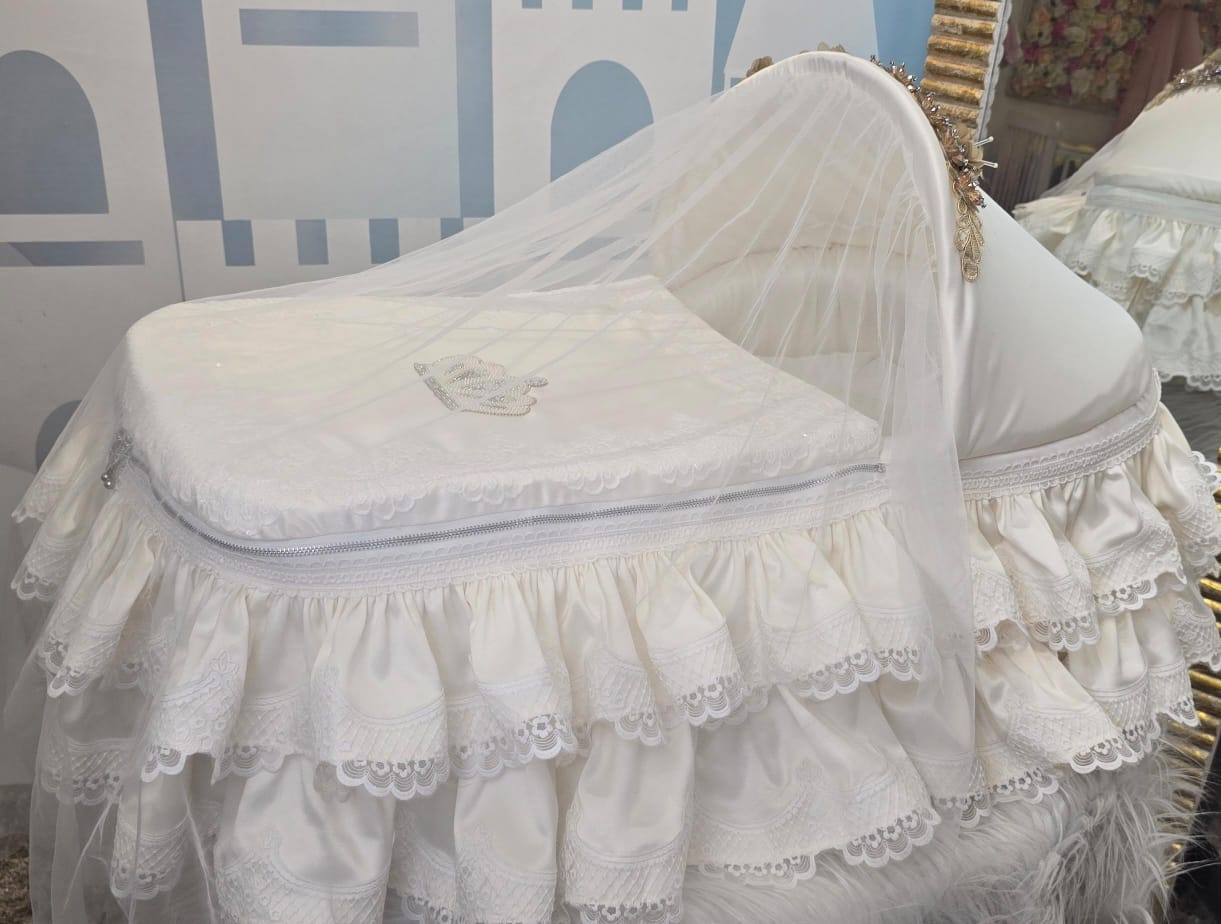 The White Pearl Closed Bassinet