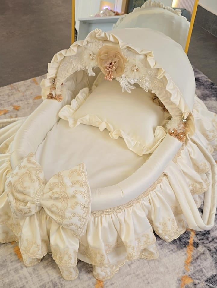 The Ivory veil Bassinet
