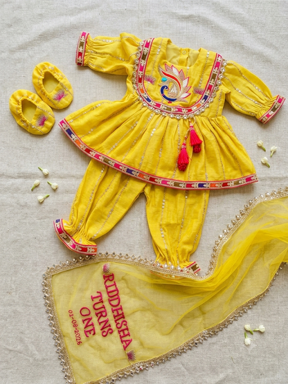 Yellow-peacock outfit