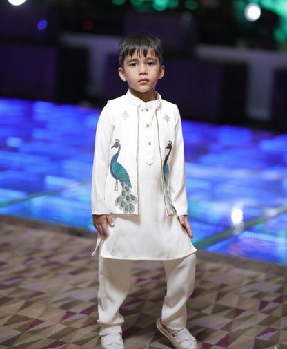 Ivory Peacock Elegance Festive Set